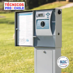 Instalación de riego automático en Colina Chicureo con programador Hunter ICC2 para una gestión hídrica eficiente en grandes jardines.